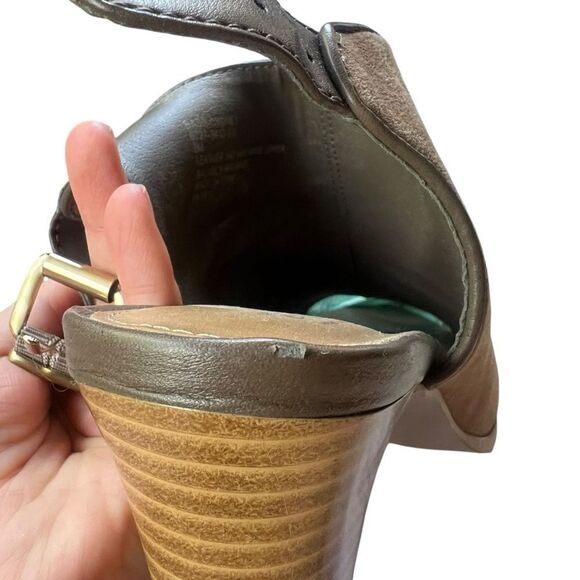 Bass tan leather open toed heels. Size 8 - Picture 2 of 9